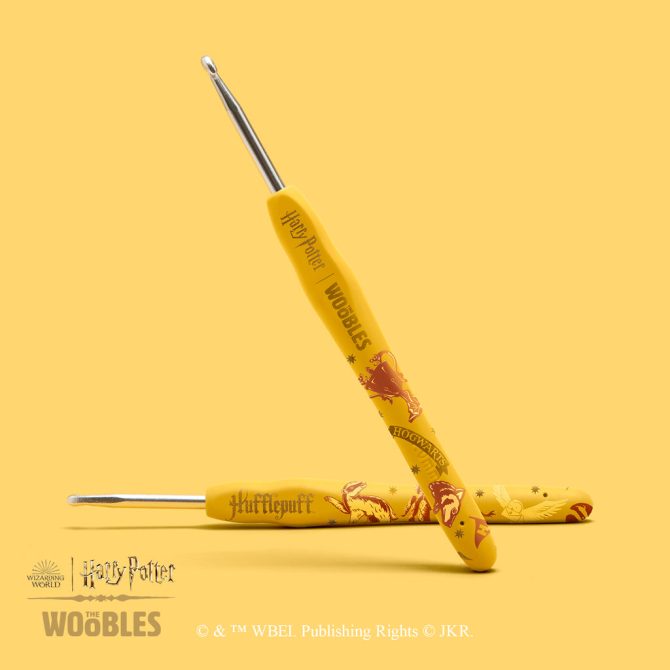 Hufflepuff™ Badger and Scarf Bundle - Image 3