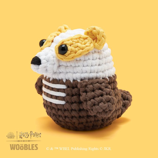 Hufflepuff™ Badger and Scarf Bundle - Image 2