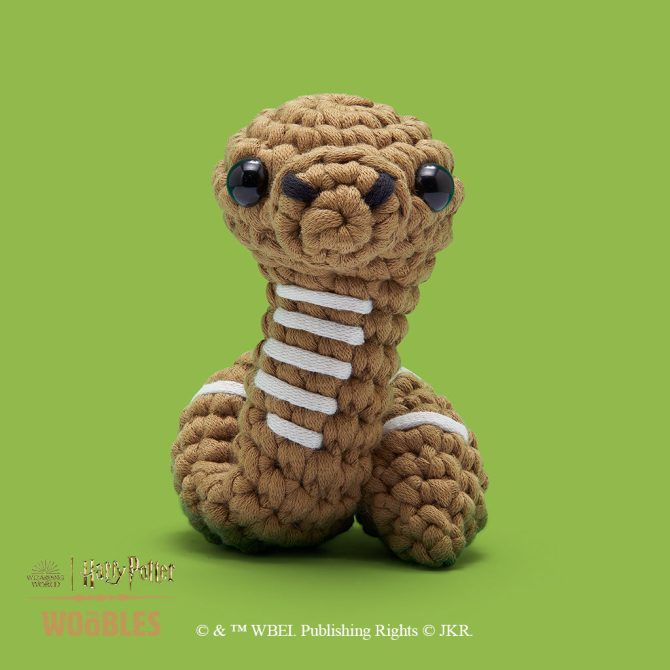 Slytherin™ Serpent and Scarf Bundle - Image 2